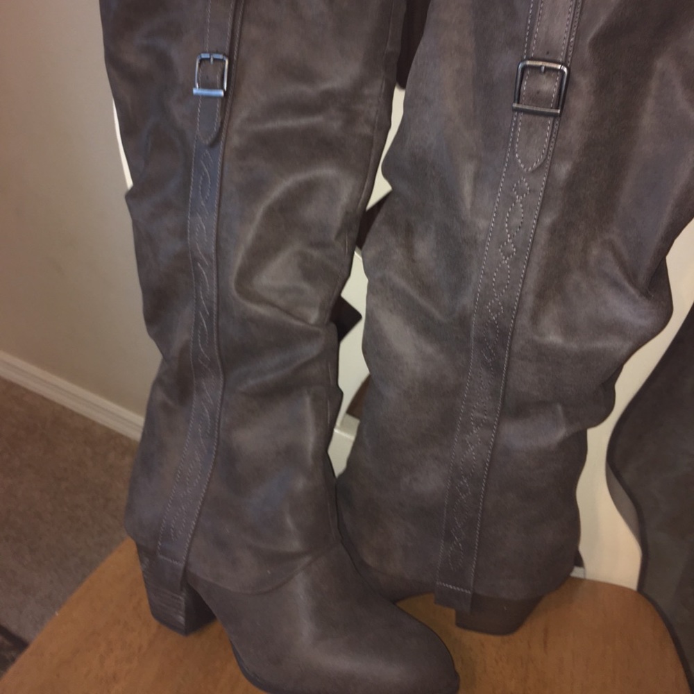 NWOT Jellypop Gray ankle boots